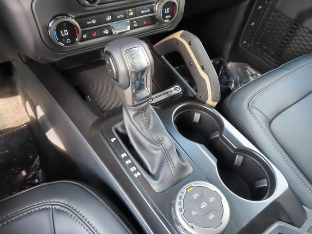 Photo of 2025 Oxford White Ford Bronco