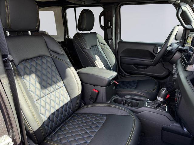 Photo of 2025 Granite Crystal Metallic Clearcoat Jeep Wrangler