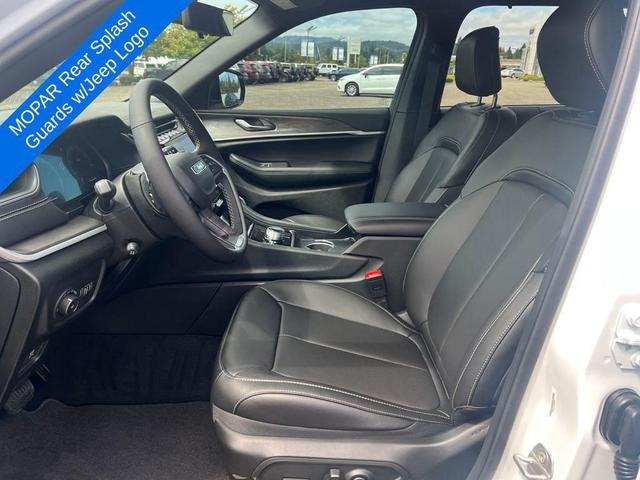 Photo of 2025 Bright White Clearcoat Jeep Grand Cherokee L
