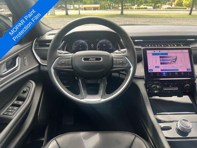Photo of 2025 Bright White Clearcoat Jeep Grand Cherokee L