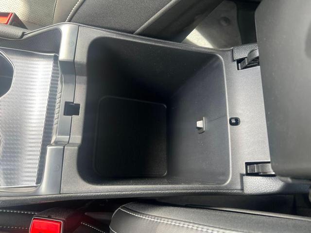 Photo of 2025 Diamond Black Crystal Pearlcoat Jeep Grand Cherokee