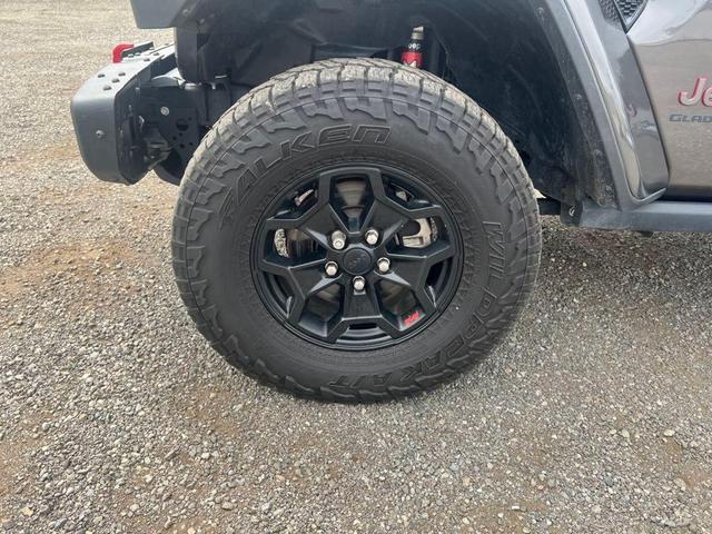 Photo of 2020 Granite Crystal Metallic Clearcoat Jeep Gladiator