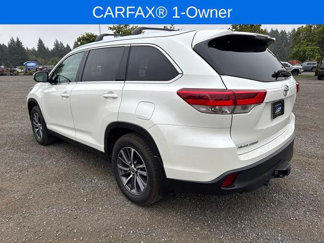 Photo of 2019 White Toyota Highlander