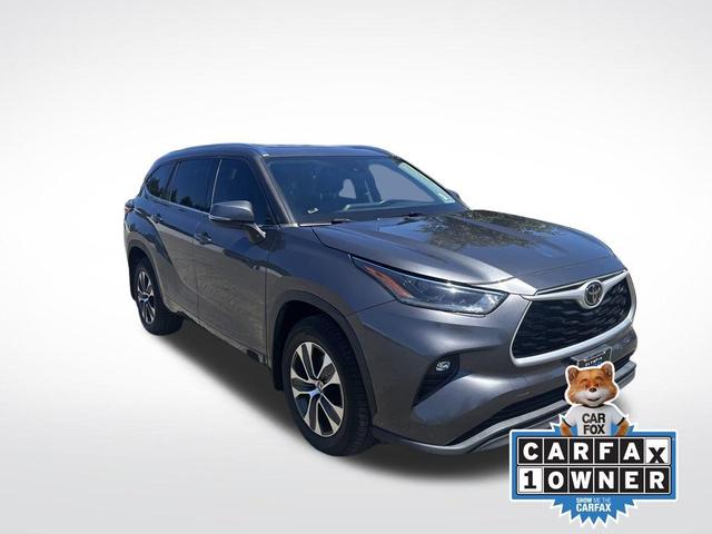 Photo of 2021 Gray Toyota Highlander