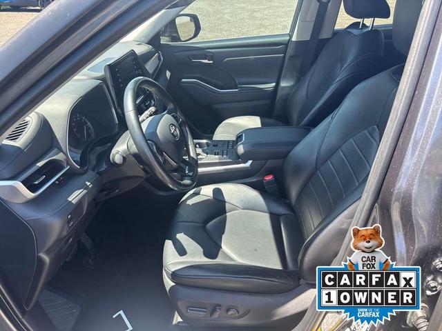 Photo of 2021 Gray Toyota Highlander