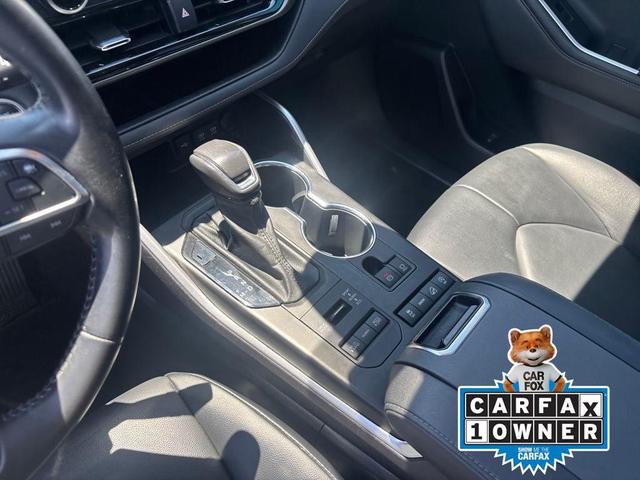 Photo of 2021 Gray Toyota Highlander