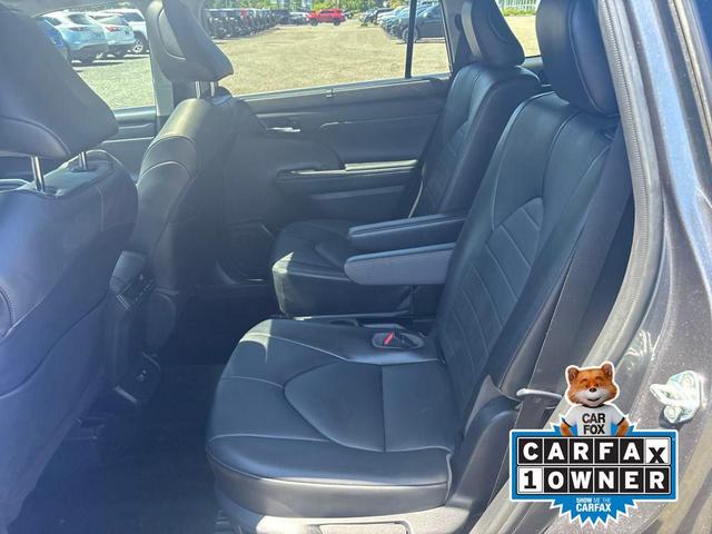 Photo of 2021 Gray Toyota Highlander