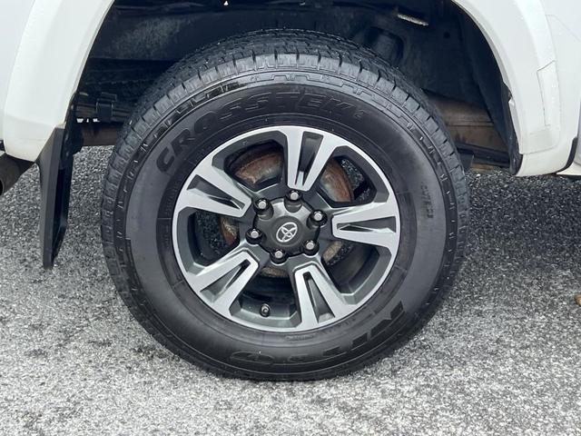 Photo of 2019 Super White Toyota Tacoma