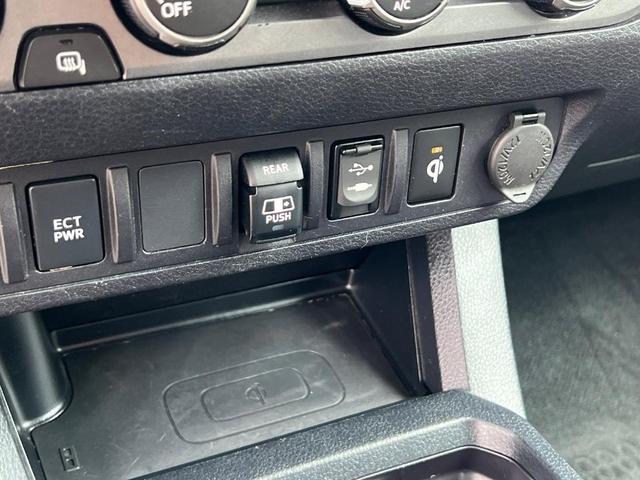 Photo of 2019 Super White Toyota Tacoma