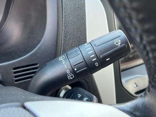 Photo of 2015 Ingot Silver Ford Explorer