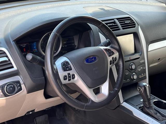 Photo of 2015 Ingot Silver Ford Explorer