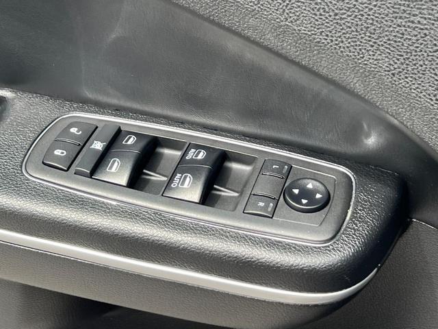 Photo of 2019 Maximum Steel Metallic Chrysler 300