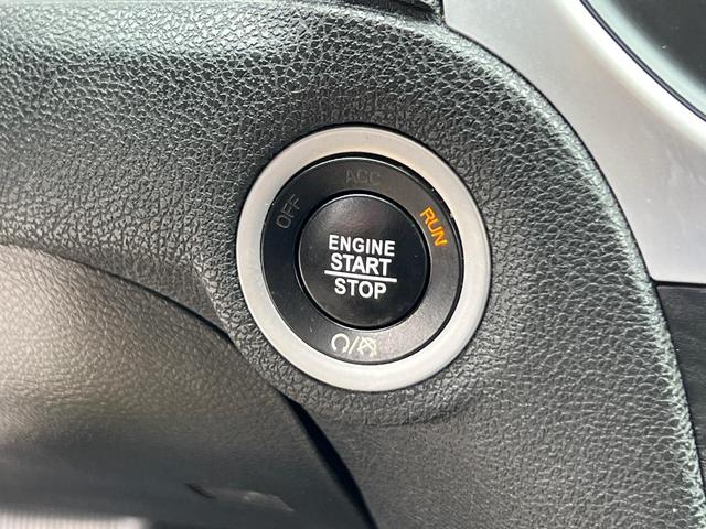 Photo of 2019 Maximum Steel Metallic Chrysler 300
