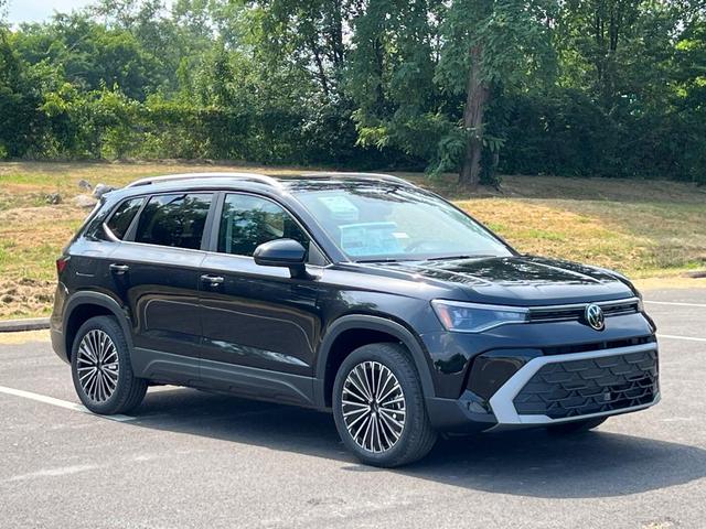 Photo of 2025 Deep Black Pearl Effect Volkswagen Taos