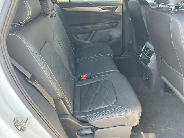 Photo of 2026 Opal White Pearl Volkswagen Atlas Cross Sport
