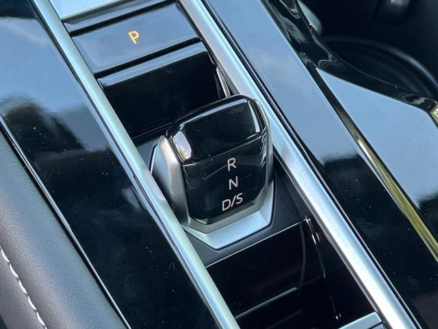 Photo of 2026 Opal White Pearl Volkswagen Atlas Cross Sport