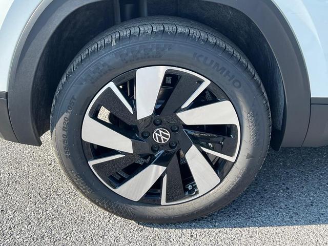 Photo of 2026 Opal White Pearl Volkswagen Atlas Cross Sport