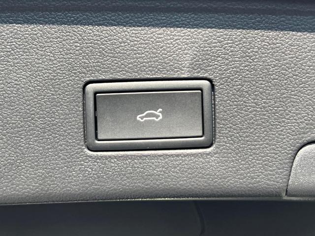Photo of 2026 Opal White Pearl Volkswagen Atlas Cross Sport