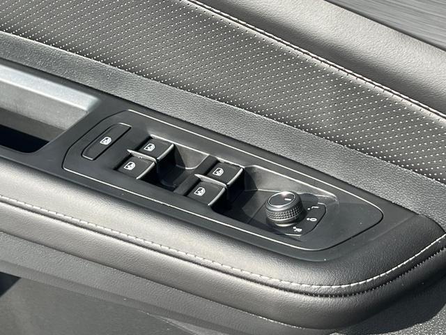 Photo of 2026 Opal White Pearl Volkswagen Atlas Cross Sport