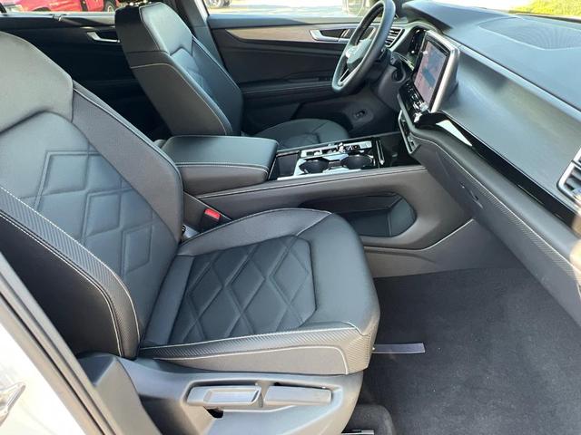 Photo of 2026 Opal White Pearl Volkswagen Atlas Cross Sport