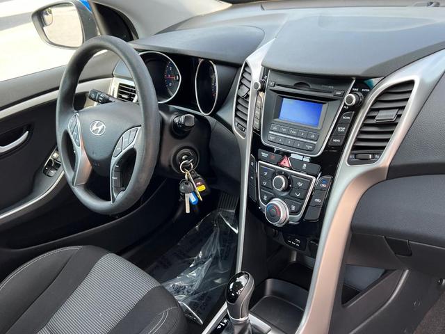 Photo of 2017 Electric Blue Metallic Hyundai Elantra GT