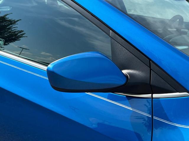 Photo of 2017 Electric Blue Metallic Hyundai Elantra GT