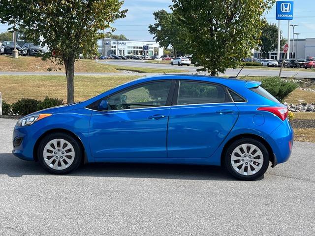 Photo of 2017 Electric Blue Metallic Hyundai Elantra GT