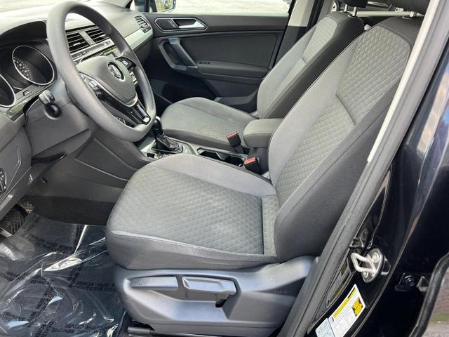 Photo of 2018 Deep Black Pearl Effect Volkswagen Tiguan