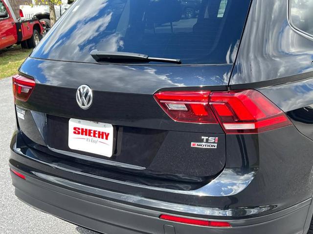 Photo of 2018 Deep Black Pearl Effect Volkswagen Tiguan