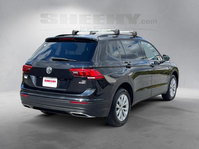 Photo of 2018 Deep Black Pearl Effect Volkswagen Tiguan