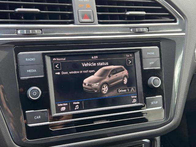 Photo of 2018 Deep Black Pearl Effect Volkswagen Tiguan