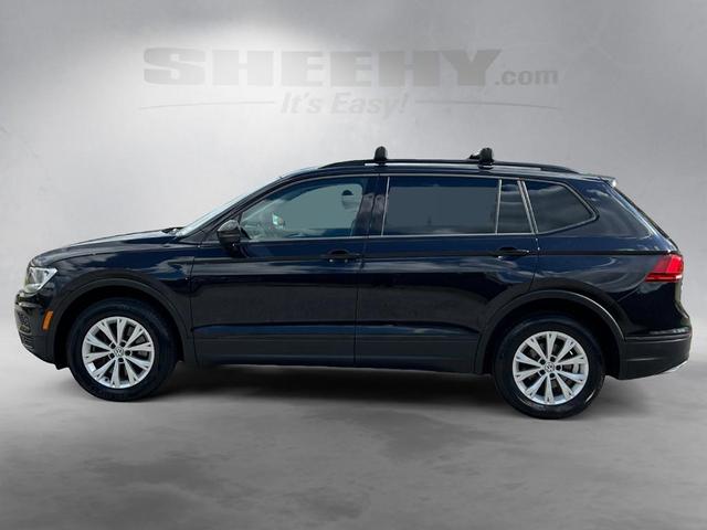 Photo of 2018 Deep Black Pearl Effect Volkswagen Tiguan