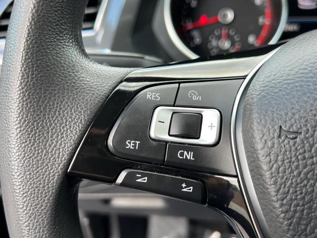Photo of 2018 Deep Black Pearl Effect Volkswagen Tiguan