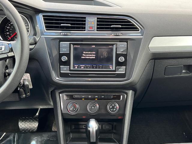 Photo of 2018 Deep Black Pearl Effect Volkswagen Tiguan