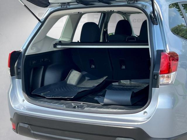Photo of 2024 Ice Silver Metallic Subaru Forester
