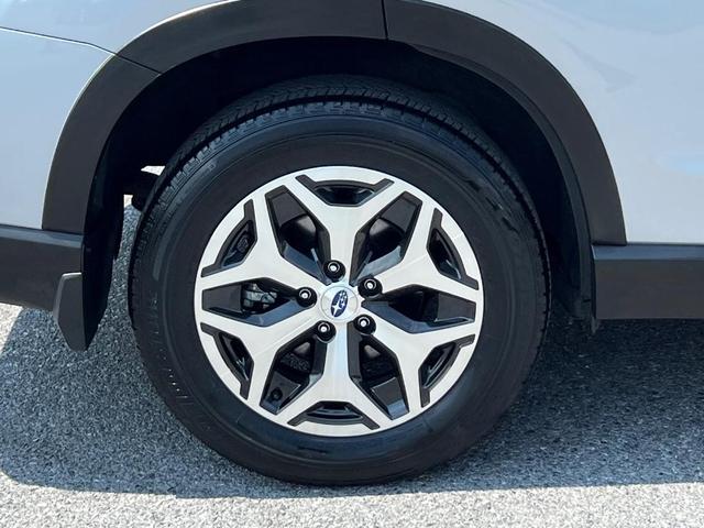 Photo of 2024 Ice Silver Metallic Subaru Forester