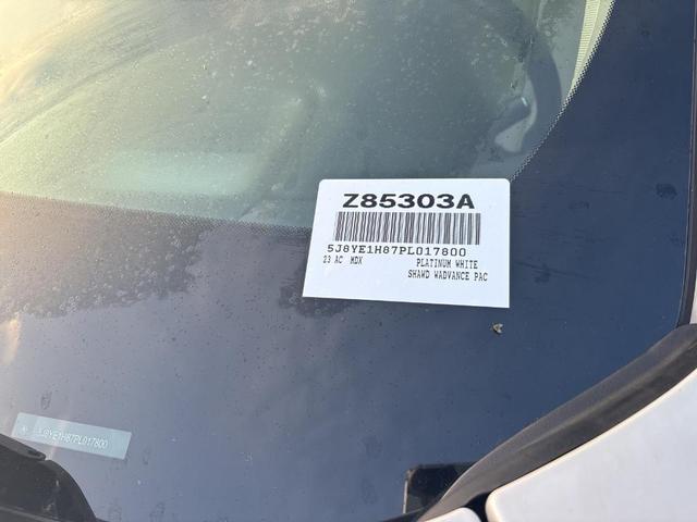 Photo of 2023 Platinum White Acura MDX