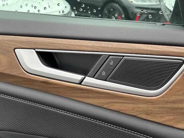 Photo of 2025 Pure Gray Volkswagen Atlas
