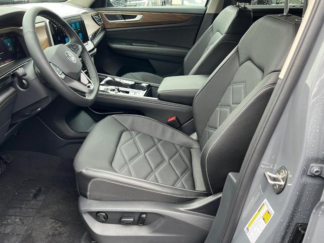 Photo of 2025 Pure Gray Volkswagen Atlas