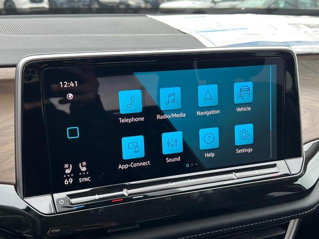Photo of 2025 Pure Gray Volkswagen Atlas