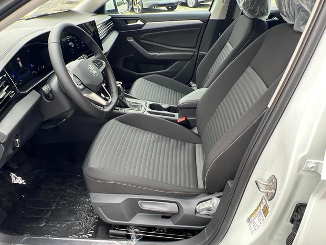 Photo of 2025 Pure White Volkswagen Jetta