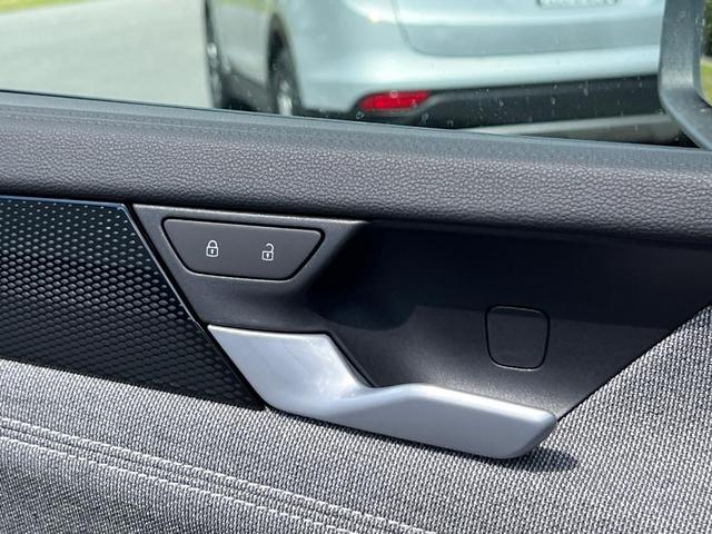 Photo of 2025 Pure White Volkswagen Tiguan