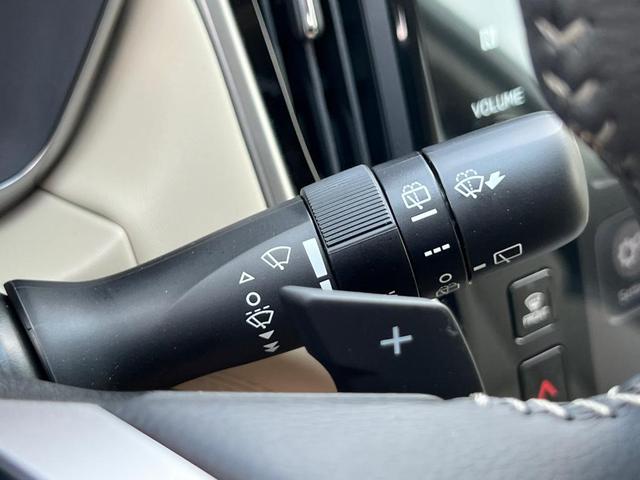 Photo of 2025 Crystal White Subaru Outback