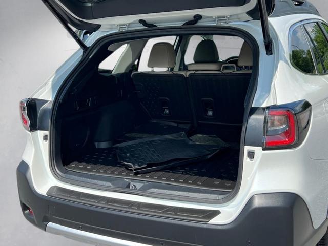 Photo of 2025 Crystal White Subaru Outback