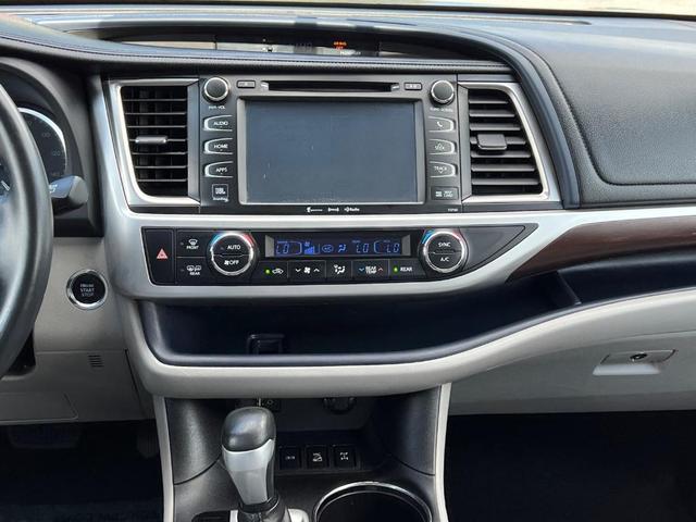 Photo of 2016 Predawn Gray Mica Toyota Highlander