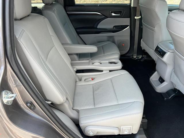 Photo of 2016 Predawn Gray Mica Toyota Highlander