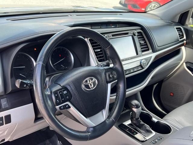 Photo of 2016 Predawn Gray Mica Toyota Highlander