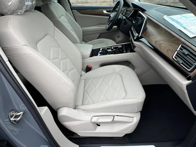 Photo of 2026 Gray Volkswagen Atlas