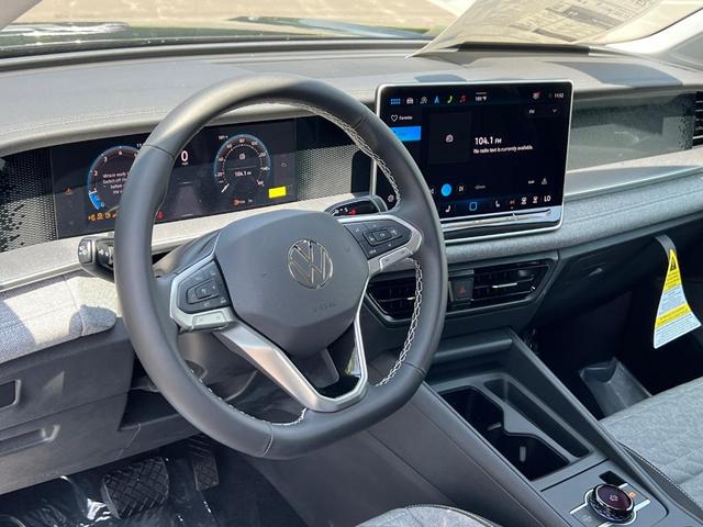 Photo of 2025 Deep Black Pearl Effect Volkswagen Tiguan
