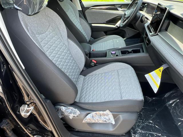 Photo of 2025 Deep Black Pearl Effect Volkswagen Tiguan